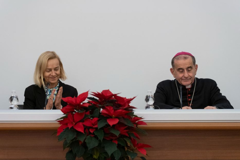 Milano: la rettrice del Politecnico, Donatella Sciuto, alla quale è stata affidata la prolusione di apertura dell'anno accademico, e l'arcivescovo Delpini al tavolo dei relatori - Fotogramma