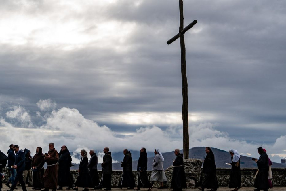La croce nel piazzale del santuario francescano della Verna in provincia di Arezzo - Frati minori