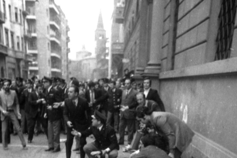 I feriti nell'attentato alla Questura di Milano - Fotogramma