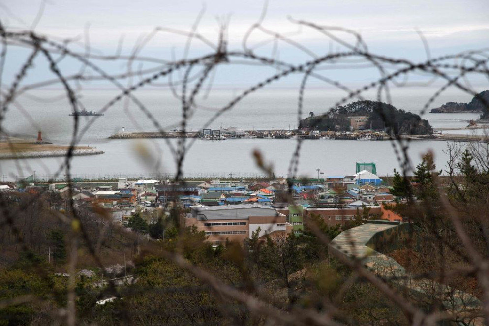L'isola sudcoreana di Yeonpyeong situata vicino alla zona demilitarizzata di confine tra le due Coree - Ansa