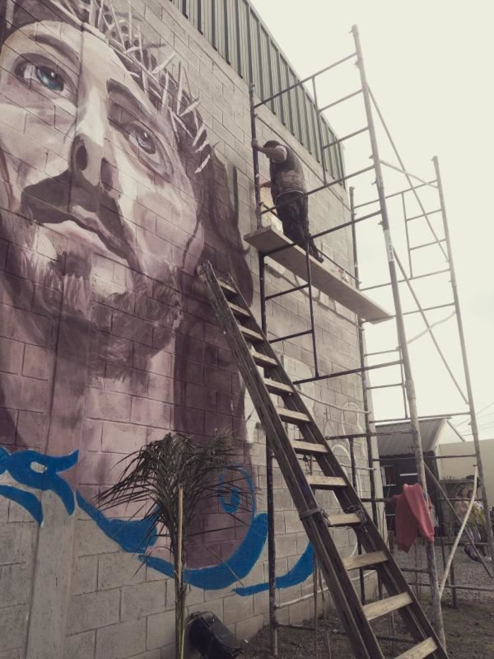 Alcuni dei murales realizzati dal gruppo Cruz del sur nelle “villas miserias” attorno a Buenos Aires - Lucia Capuzzi