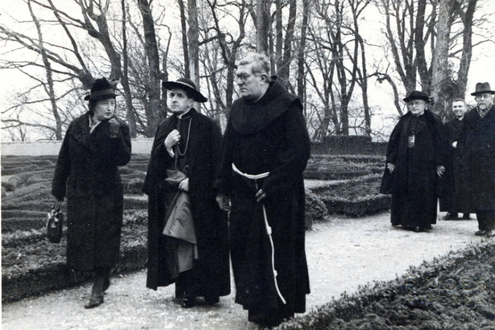 Armida Barelli con padre Agostino Gemelli e il cardinale Pizzardo - .