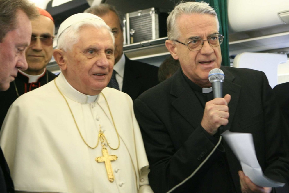Padre Lombardi con Benedetto XVI - Ansa