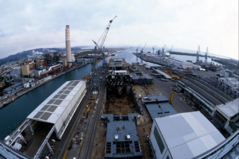 Il cantiere navale Fincantieri a Monfalconi in un'immagine d'archivio. I migranti sono necessari all'economia della città - Fotogramma