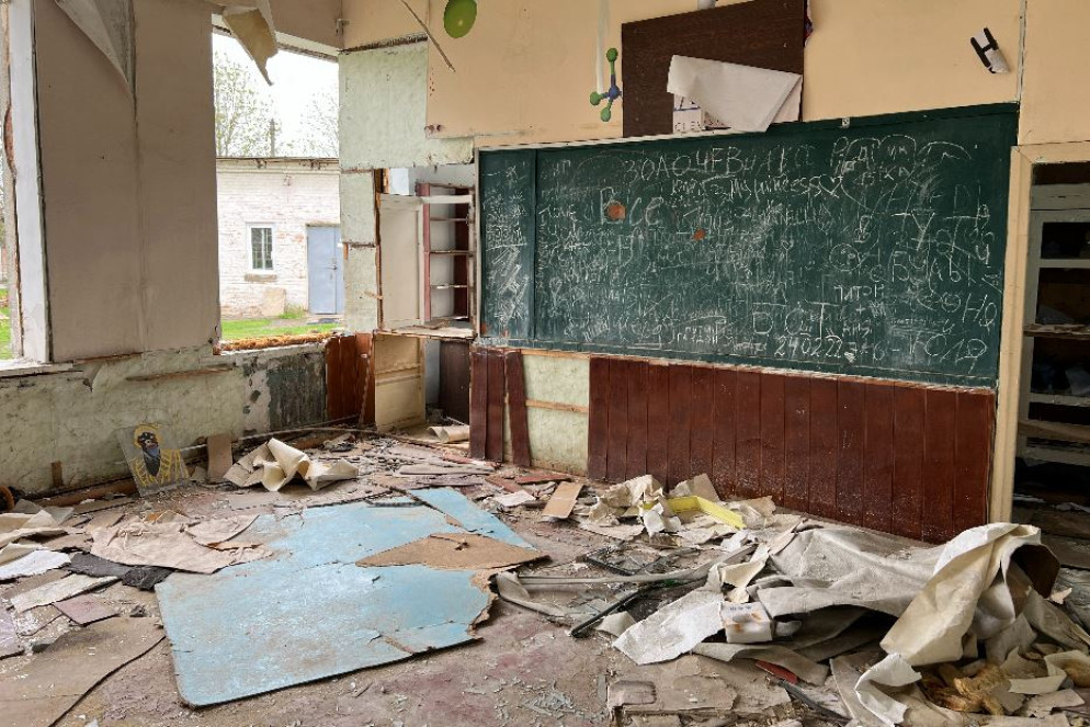 Una scuola bombardata nell'hinterland di Kharkiv - Gambassi