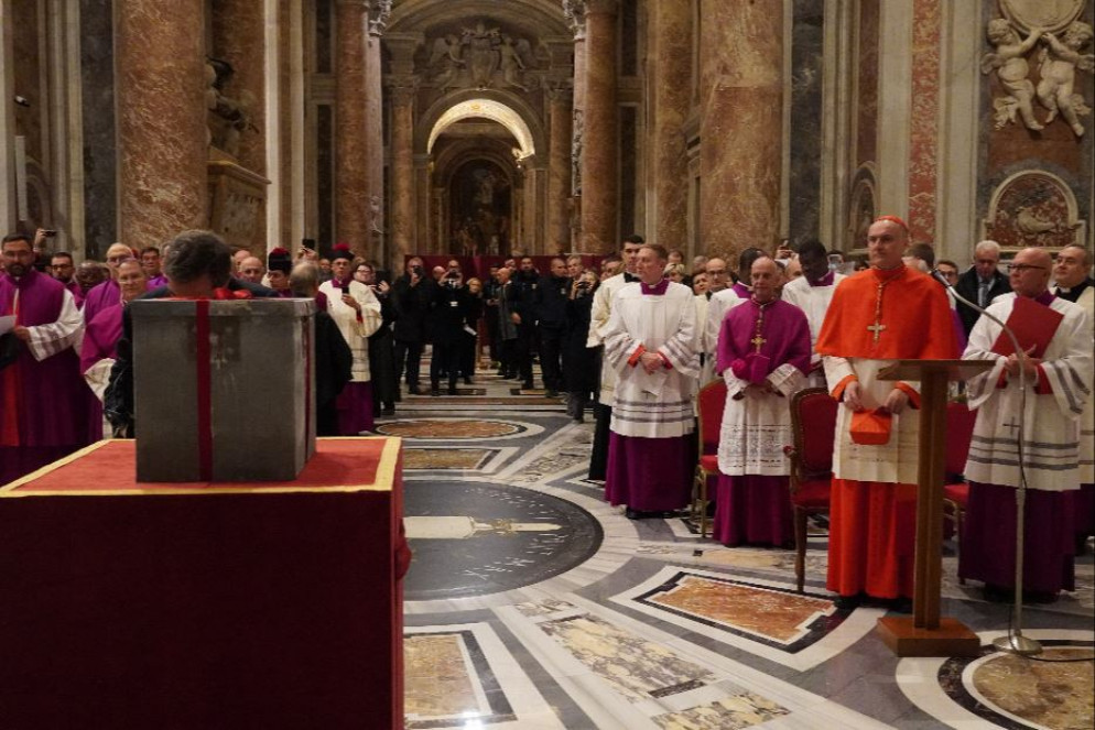 La ricognizione della Porta Santa della Basilica di San Pietro in vista del Giubileo 2025 - Palmucci
