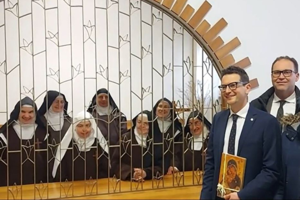 Le carmelitane scalze di Parma con il sindaco Michele Guerra per il centenario di suor Mariarosa - Dal servizio di Tv Parma
