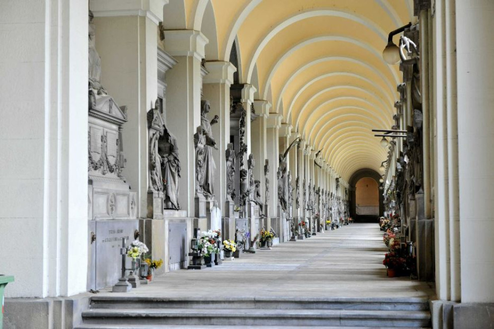 Un corridoio del Cimitero Monumentale - .