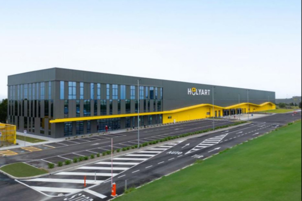 Lo stabilimento di Holyart a Reggio Emilia - -