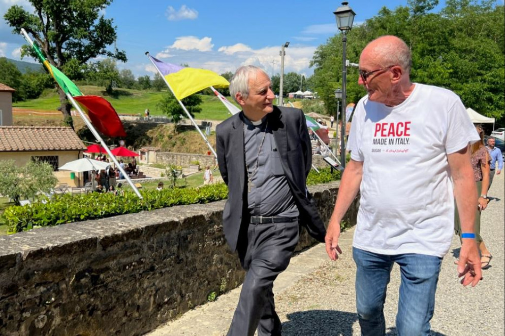 Il cardinale Matteo Zuppi con Franco Vaccari, fondatore di Rondine-Cittadella della pace - Gambassi