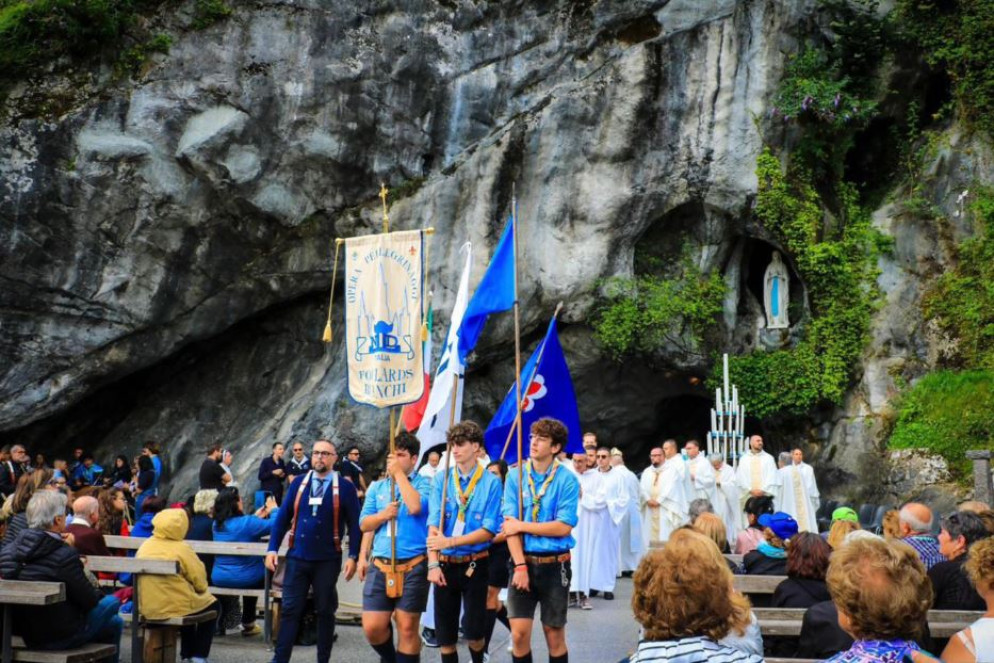Gli scout alla grotta dell'apparizione mariana - Erika Gambino