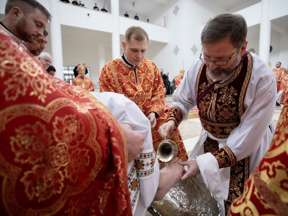 L'arcivescovo Sviatoslav Shevchuk, capo della Chiesa greco-cattolica ucraina, durante la lavanda dei piedi - Chiesa greco-cattolica
