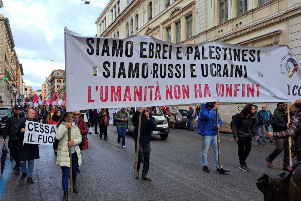 Il corteo in via Cavour - Liverani