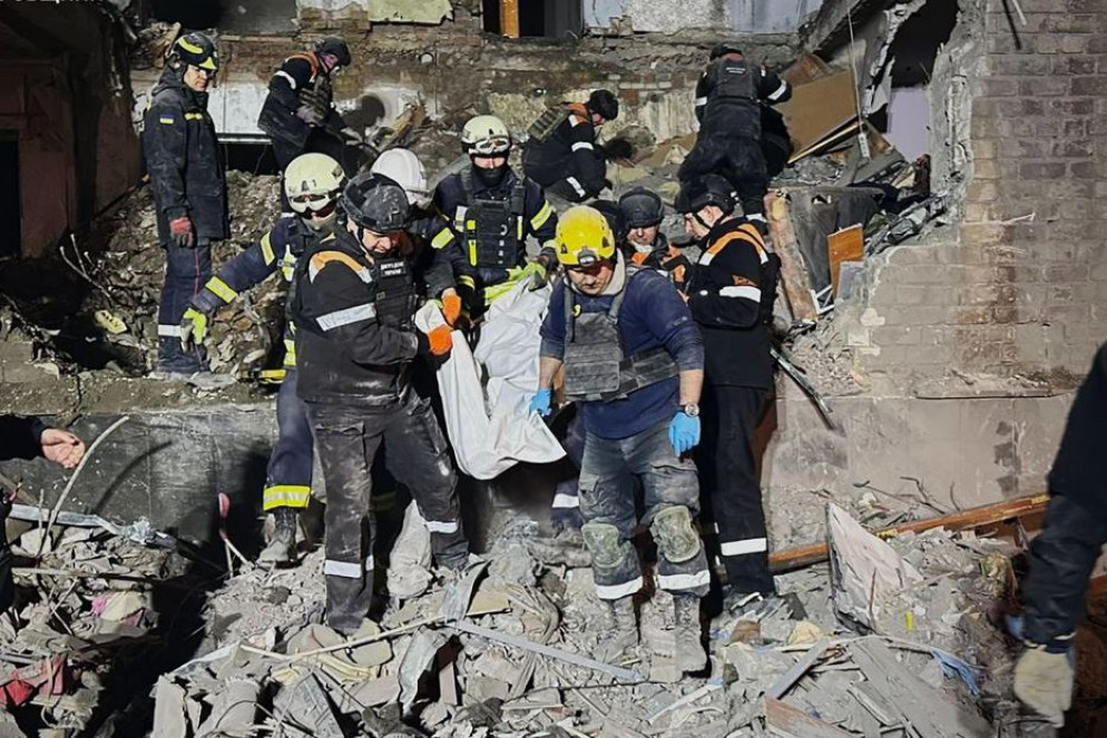 Uno dei recenti bombardamenti russi nella città di Zaporizhzhia - Ansa