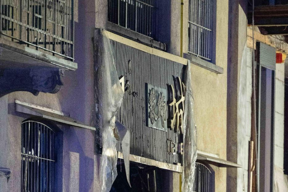 L'insegna del negozio in via Cantoni - ANSA