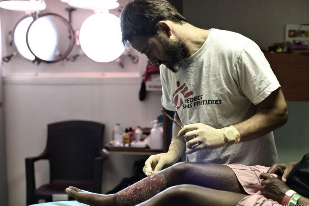 Un medico di Medici senza frontiere impegnato con Sos Méditerranée - Msf