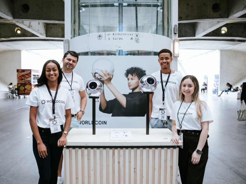 Operatori di Orb in un centro commerciale brasiliano - Orb