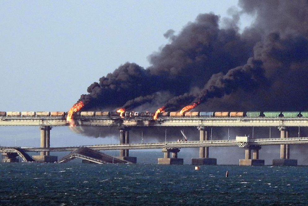 Un ponte distrutto dai missili russi - Ansa