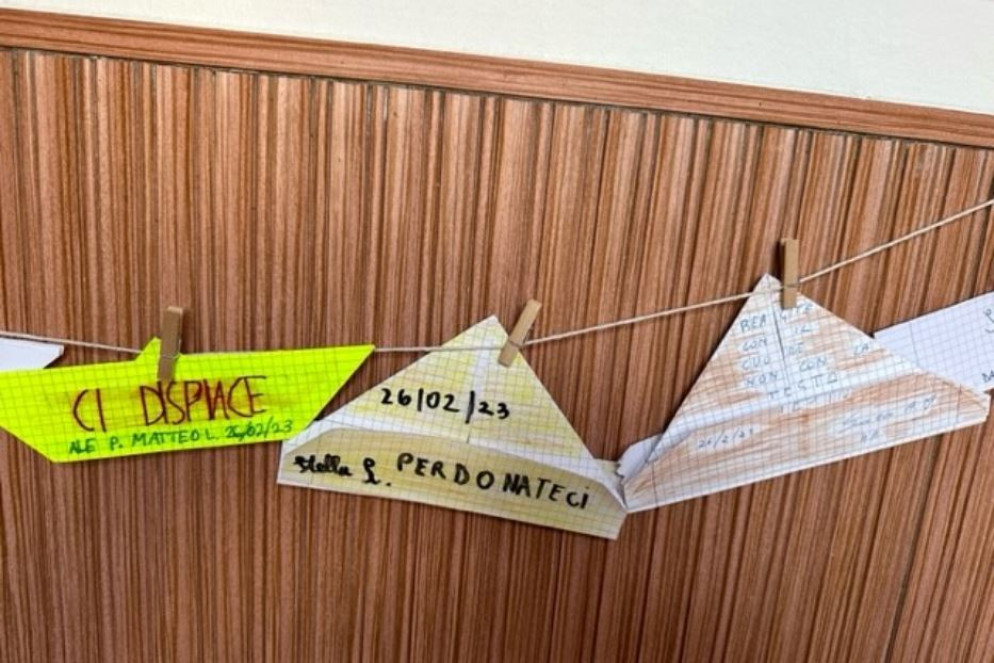 Gli alunni della IV A elementare dell'Istituto Santa Gemma di Milano riflettono sul ìtragico naufragio di Cutro - .