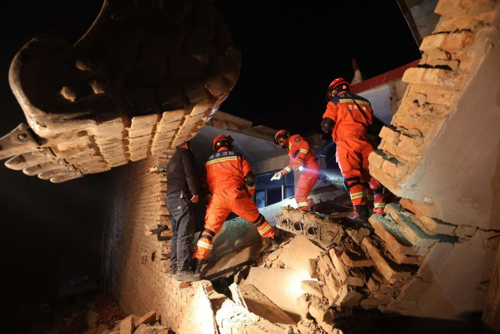 Le squadre di soccorso in azione - ANSA