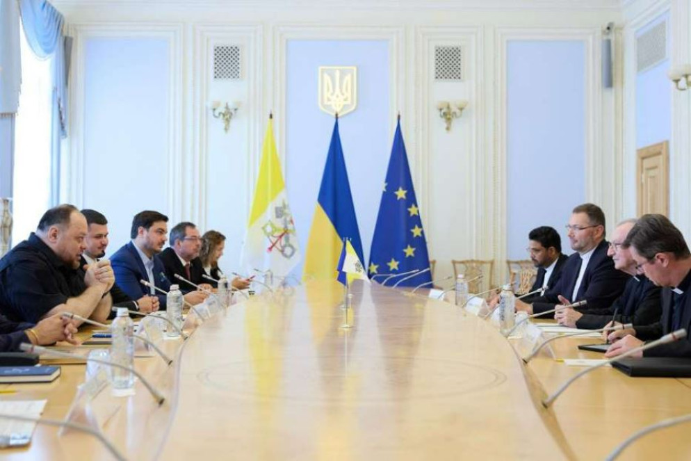 Il colloquio fra il cardinale Pietro Parolin e il presidente del Parlamento, Ruslan Stefanchuk, con le rispettive delegazioni - Verchovna Rada