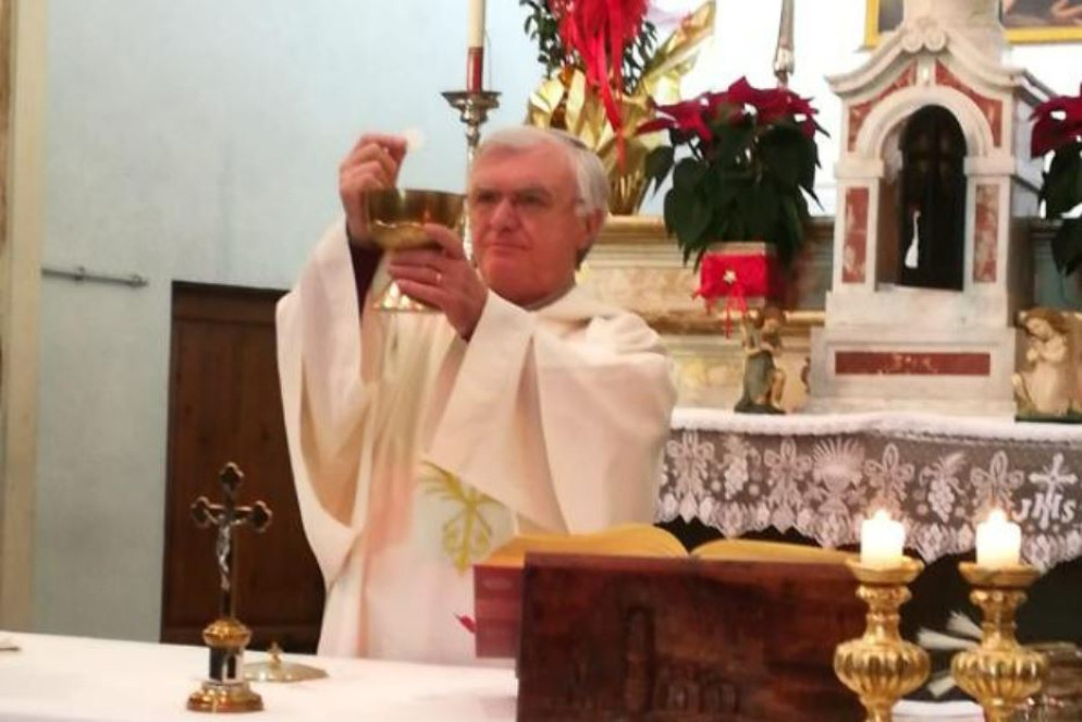 Il diacono pistoiese Pietro Pierattini mentre celebra la liturgia della Parola - Avvenire