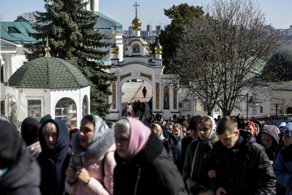 La protesta dei fedeli per fermare la cacciata dei monaci dal Monastero delle grotte a Kiev - Reuters