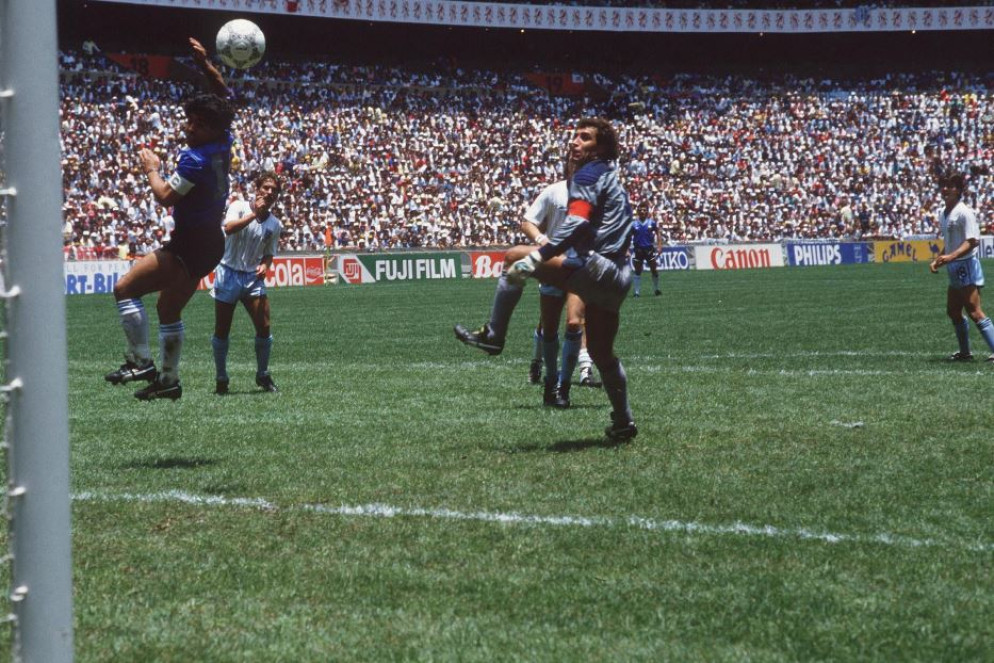 Diego Armando Maradona calciava solo con il piede sinistro - Ansa