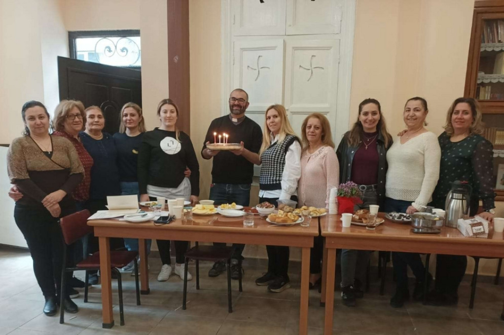Un momento conviviale e informale a Istanbul di Luca Refatti con i suoi parrocchiani - Collaboratori