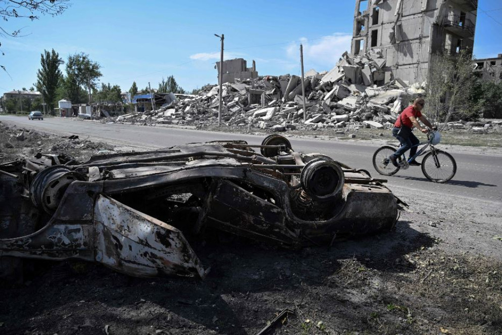 La distruzione nella città di Myrnohrad, la città della regione di Donetsk assediata dai russi - Ansa