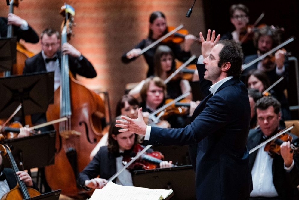 Il direttore Luigi Gaggero alla guida l’Orchestra sinfonica di Kiev nella tappa a Berlino del tour europeo - Elza Zherebchuk