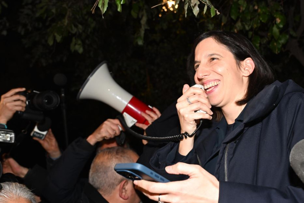 Un momento del sit-in convocato dal Pd davanti alla Rai - ANSA