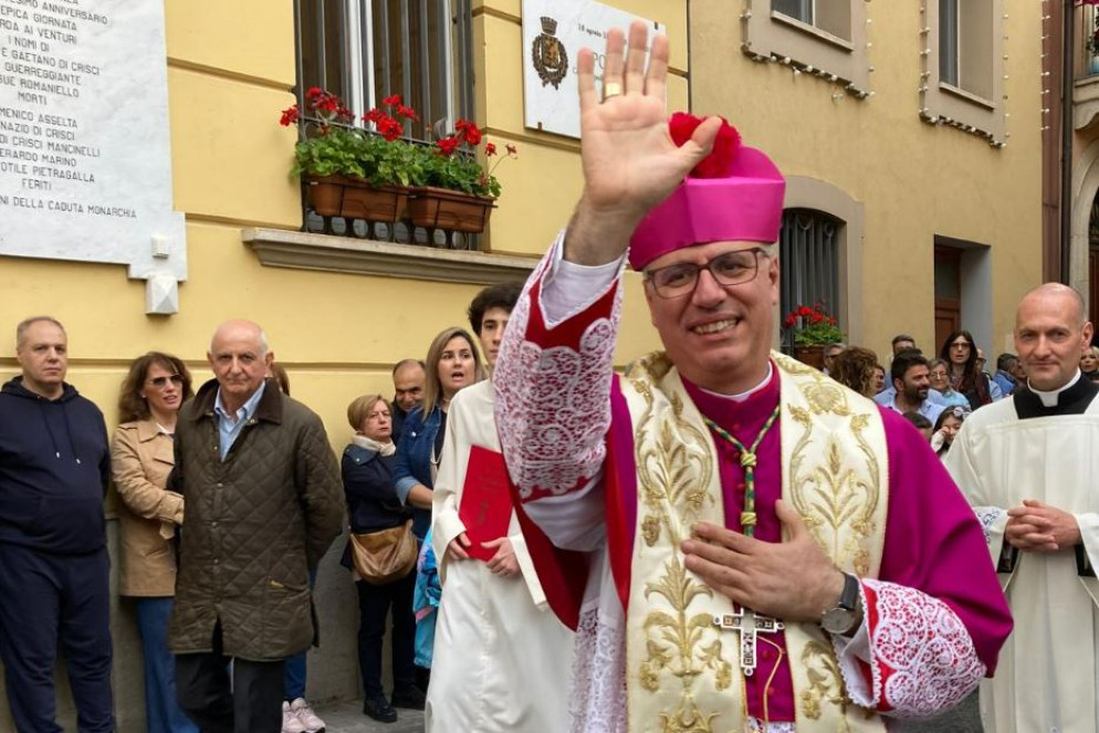 L'ingresso del vescovo Davide Carbonaro a Potenza - .