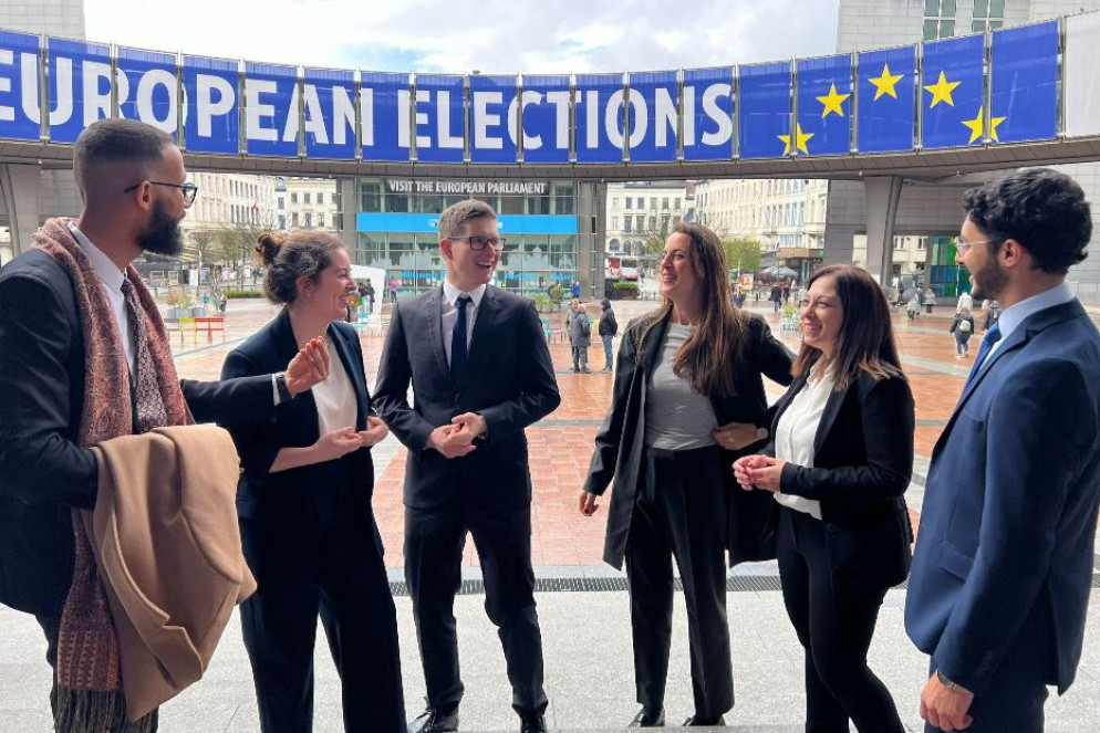 La delegazione del Consiglio dei giovani del Mediterraneo durante la visita al Parlamento Europeo a Bruxelles - Avvenire