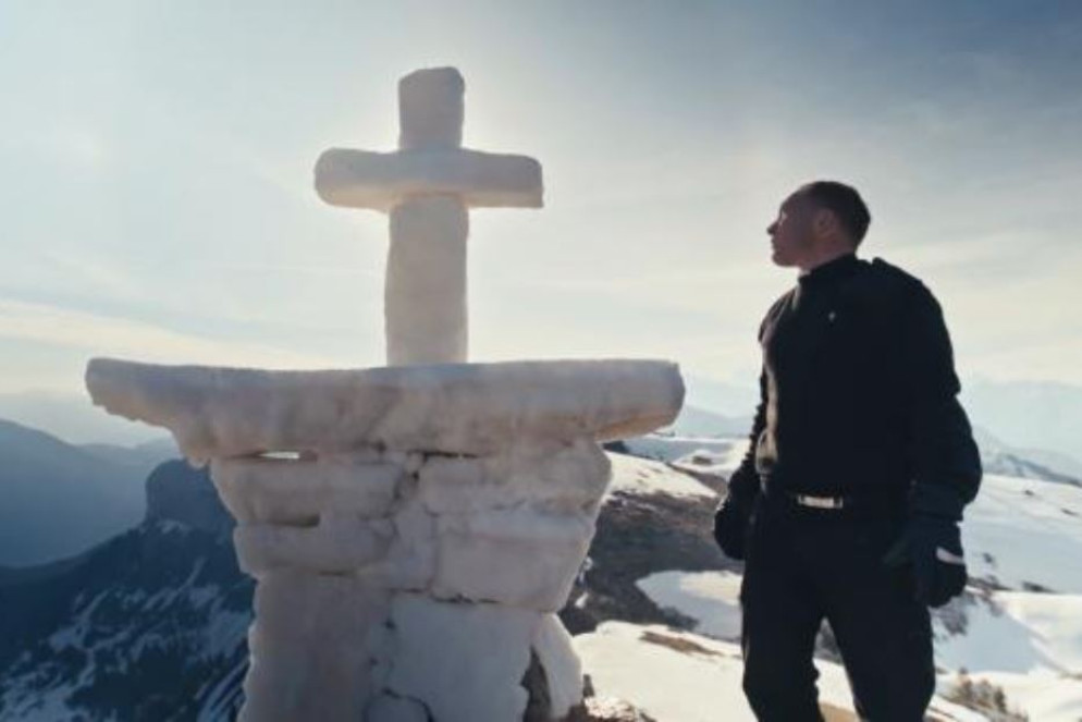 Un'altro dei cinque sacerdoti protagonisti del docufilm - Frame dal docufilm