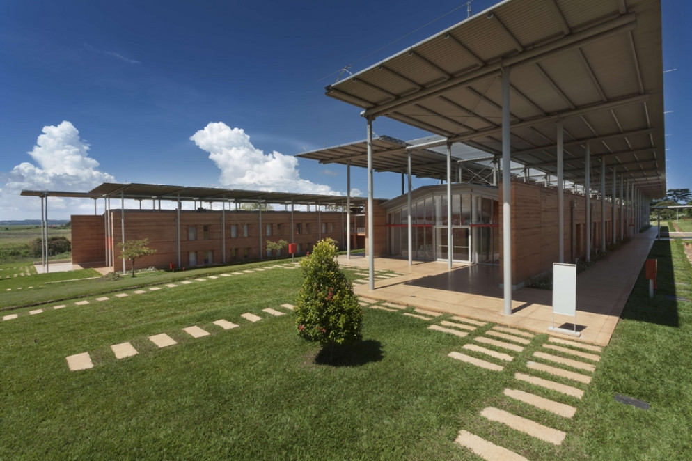 il tetto dell'ospedale accoglie 2.500 pannelli fotovoltaici - Marcello Bonfanti