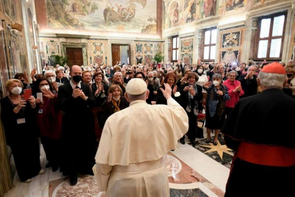 Alla volontà di dominio non si risponde con altra violenza e aggressività, ma con un deciso cambio di rotta. Lo afferma il Papa parlando alle aderenti del Centro Italiano Femminile: le donne possono essere protagoniste del cambiamento se non omologate al sistema attuale di potere - Vatican Media