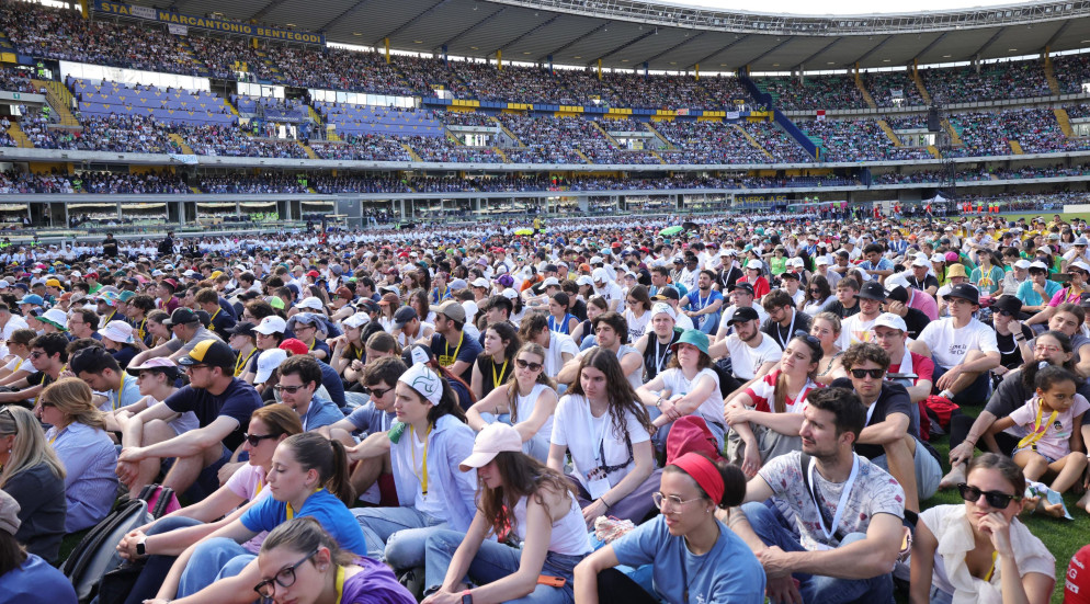 I 31mila fedeli della Messa del Papa allo Stadio Bentegodi di Verona - ANSA