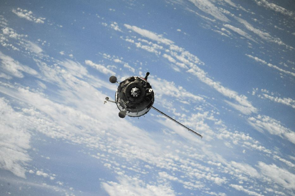 Un satellite in orbita attorno alla Terra - Nasa/Unsplash