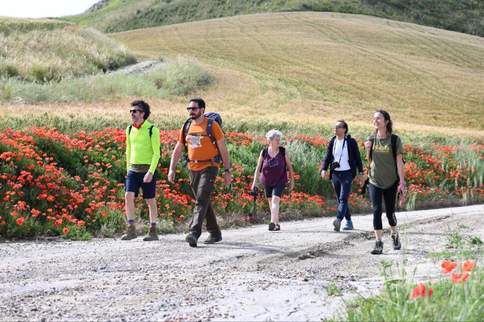 In cammino con Terre di Mezzo lungo la Magna Via Francigena