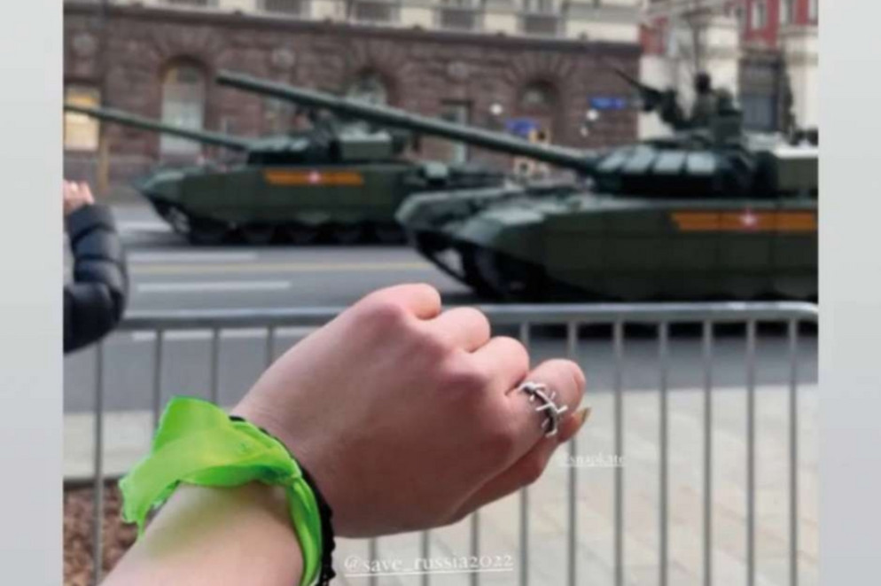 Le immagini dei nastri rilanciate dall'account Save Russia - .
