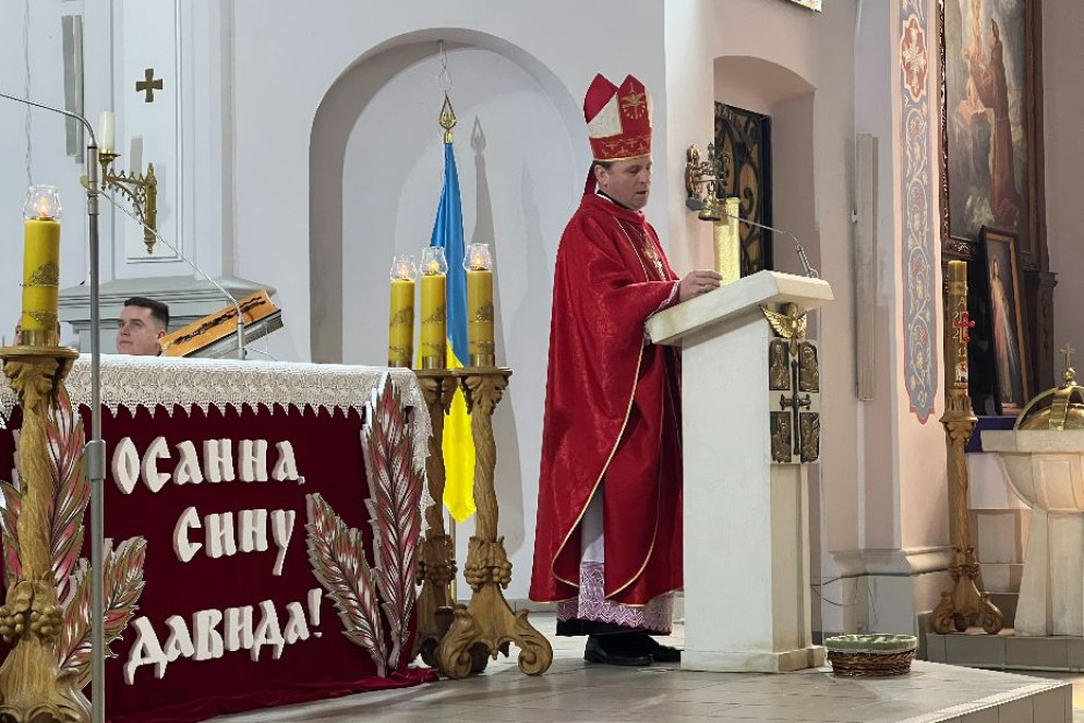 Il vescovo di Kharkiv-Zaporizhzhia, Pavlo Honcharuk, durante la Messa delle Palme - Gambassi