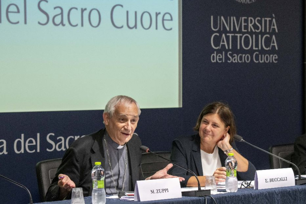Un momento dell'intervento del cardinale Zuppi. Al suo fianco, la professoressa Elena Beccalli, rettrice dell'Università Cattolica - Agenzia Siciliani