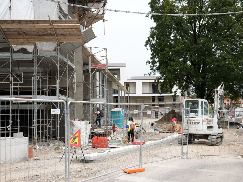 Un cantiere di nuova edilizia residenziale a Milano - Fotogramma