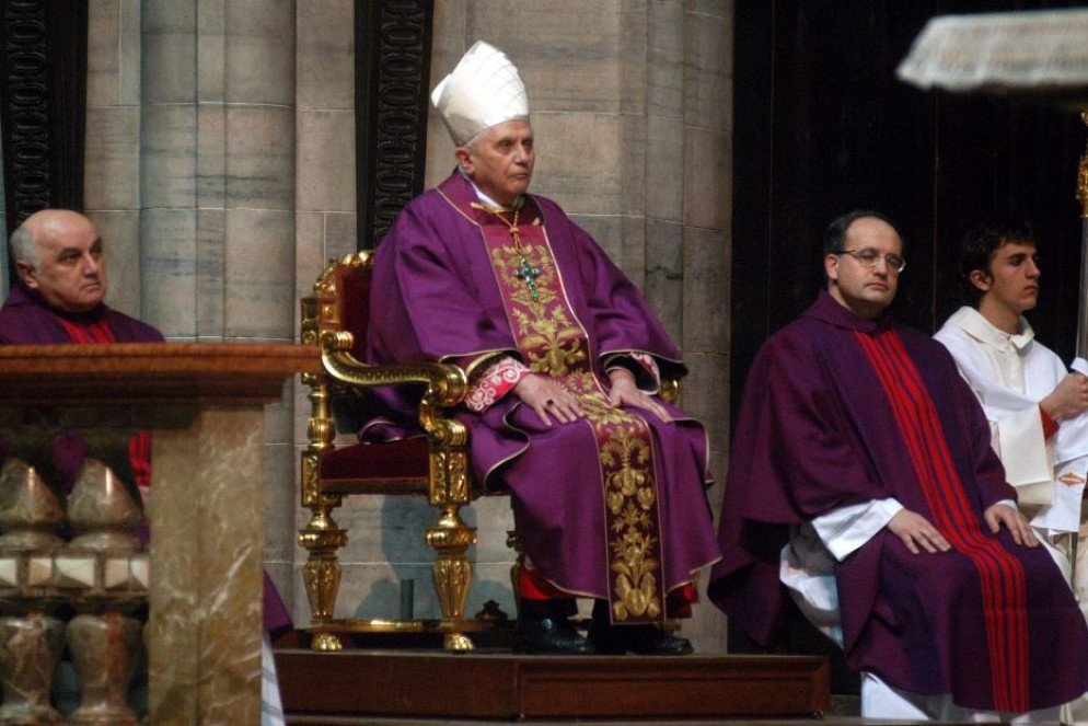 Il cardinale Ratzinger ai funerali di don Giussani - Fotogramma