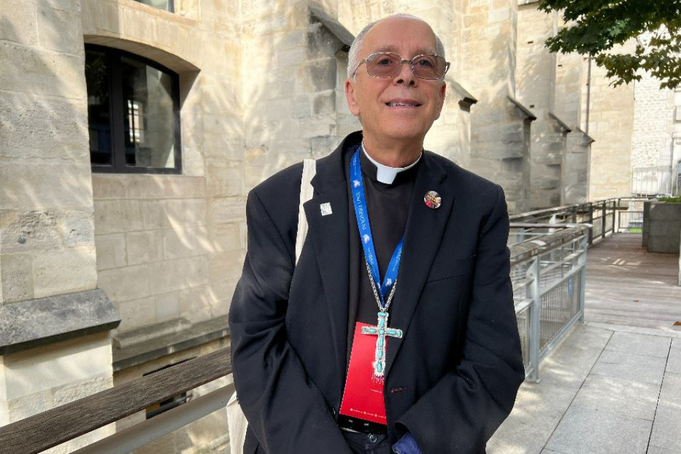 Il vescovo statunitense di El Paso, Mark Joseph Seitz, all'incontro per la pace di Sant'Egidio a Parigi - Gambassi