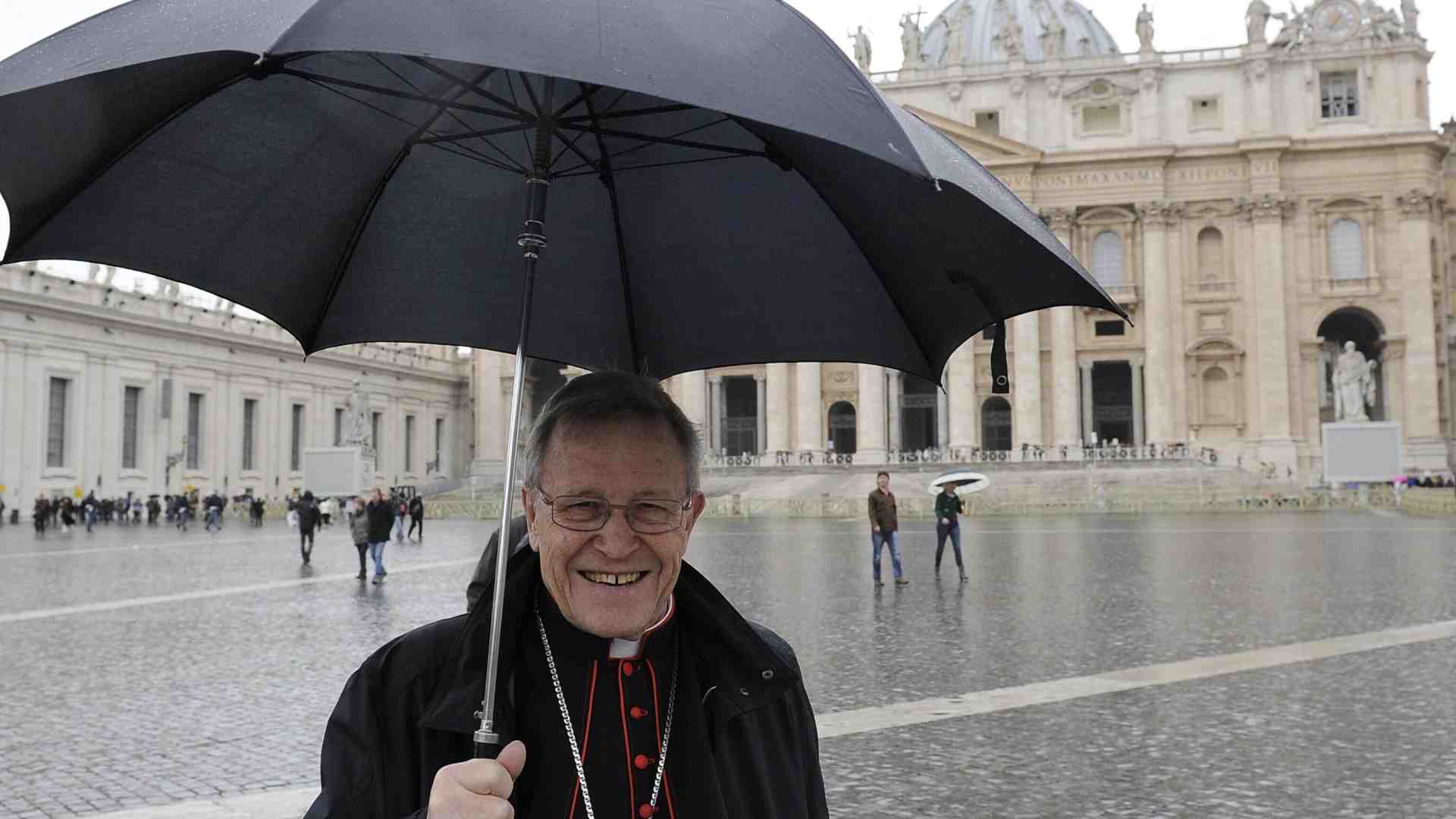 Immagine di Kasper confessa: "Fu Benedetto XVI a frenare la svolta di Francesco sul celibato"