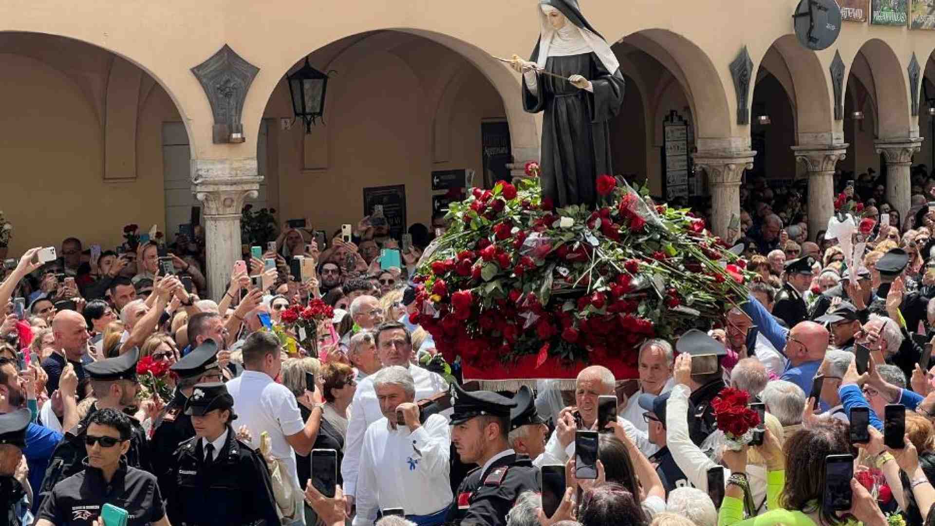 Immagine di Cascia in festa per santa Rita (e con papa Leone). Nel nome della pace