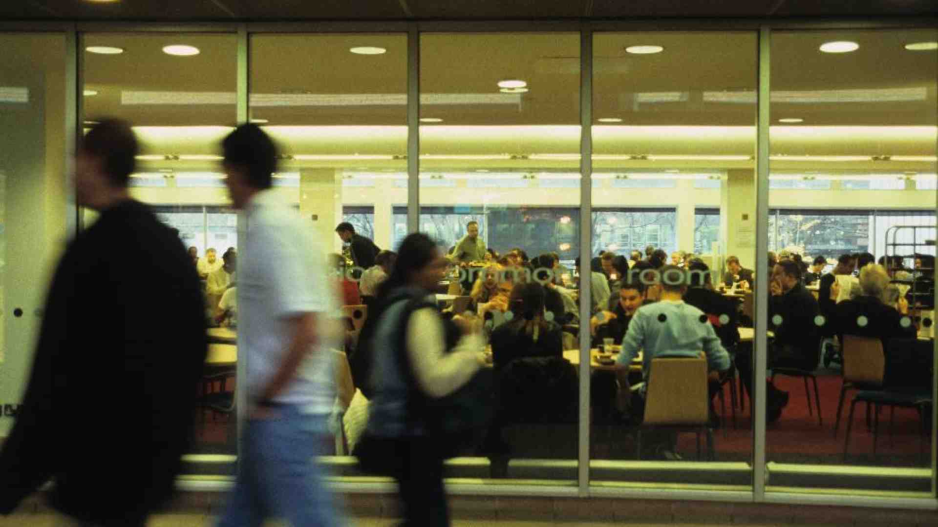 Immagine di Il nuovo sogno del ceto medio italiano è far emigrare i figli