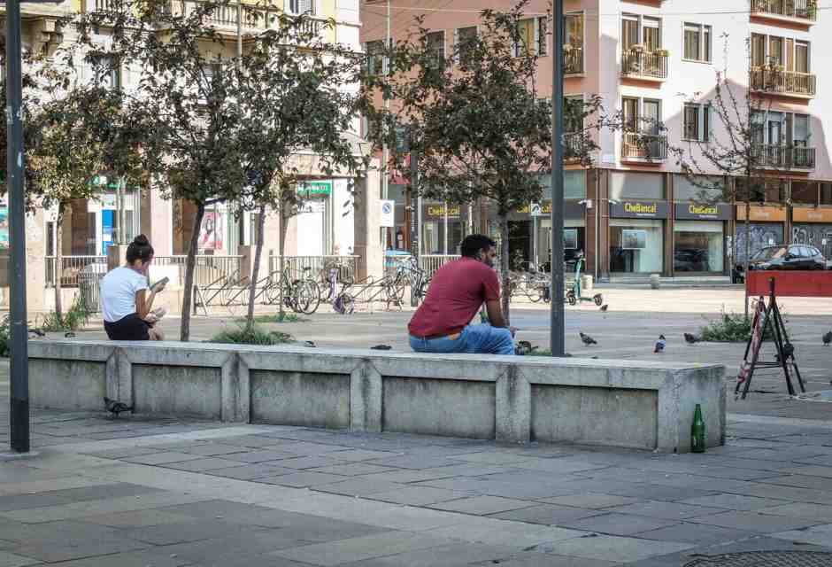 Una immagine di piazza Santa Francesca Romana in zona Porta Venezia a Milano, dove &egrave; stato accoltellato un egiziano di 19 anni (Matteo Corner/Ansa)&nbsp;<br />